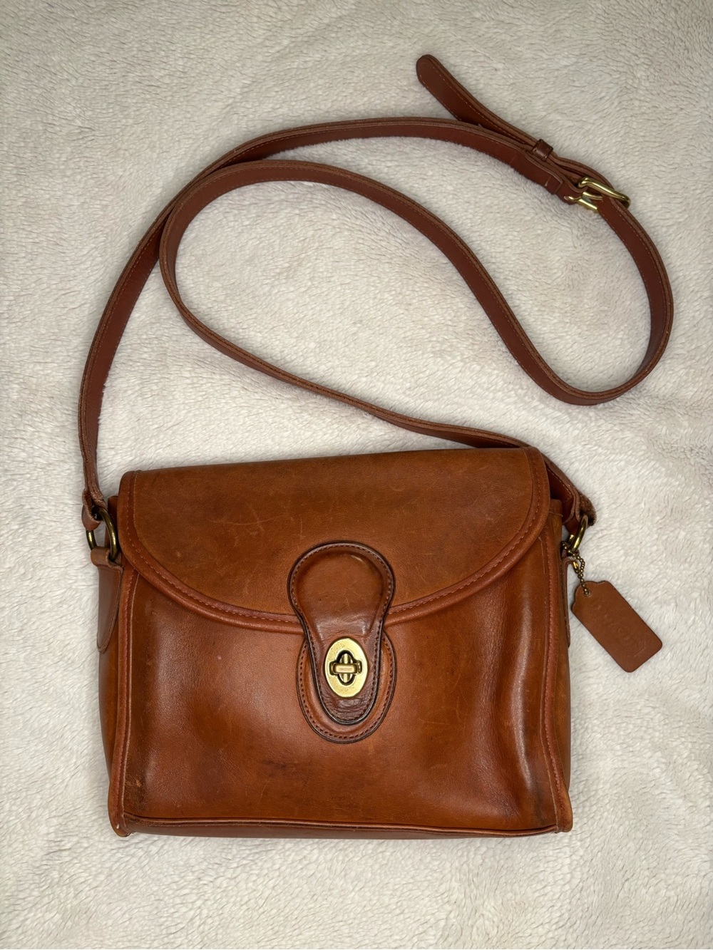Vintage Coach Devon 1528 Made in USA British Tan Leather Crossbody Strap Purse